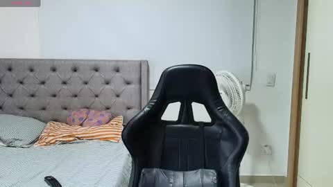 Snapshot of juan_gomez_1 chatting on June 22, 5:04 am juan_gomez_1 online show from June 22, 5:04 am