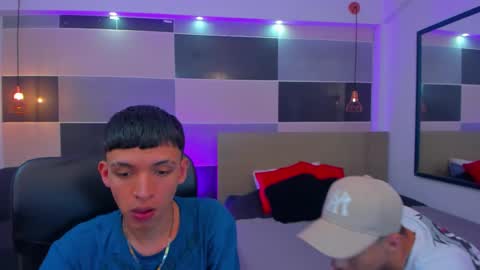 Snapshot of juan_nd_steven chatting on January 8, 4:23 am JuanSteven online show from January 8, 4:23 am