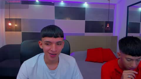 Snapshot of juan_nd_steven chatting on February 28, 4:54 am JuanSteven online show from February 28, 4:54 am