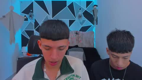 Snapshot of juan_nd_steven chatting on October 24, 4:09 am JuanSteven online show from October 24, 4:09 am