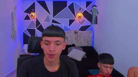 Snapshot of juan_nd_steven chatting on October 28, 4:49 am JuanSteven online show from October 28, 4:49 am