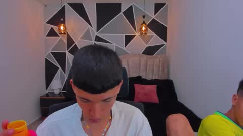 Snapshot of juan_nd_steven chatting on November 7, 4:23 am JuanSteven online show from November 7, 4:23 am