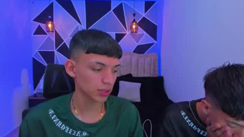 Snapshot of juan_nd_steven chatting on November 19, 4:01 am JuanSteven online show from November 19, 4:01 am