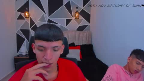 Snapshot of juan_nd_steven chatting on November 21, 2:54 am JuanSteven online show from November 21, 2:54 am