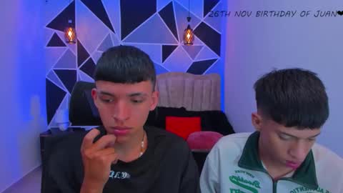 Snapshot of juan_nd_steven chatting on November 22, 5:17 am JuanSteven online show from November 22, 5:17 am