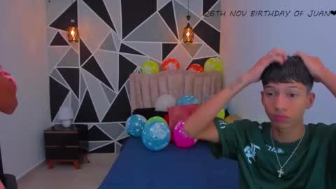 Snapshot of juan_nd_steven chatting on November 26, 4:02 am JuanSteven online show from November 26, 4:02 am