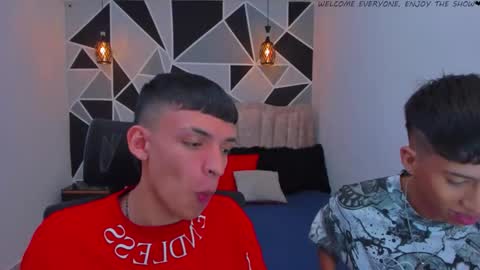 Snapshot of juan_nd_steven chatting on December 2, 4:29 am JuanSteven online show from December 2, 4:29 am