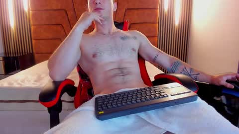 Snapshot of juan_prior chatting on November 20, 4:45 am JUAN online show from November 20, 4:45 am