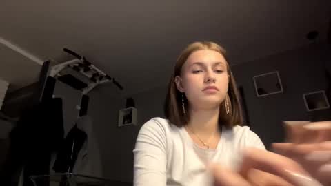 Lola online show from October 16, 4:52 pm