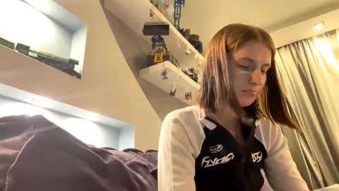 Lola online show from November 2, 2:08 pm