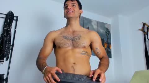 Snapshot of juanbladde chatting on October 11, 5:17 am Juan Esteban online show from October 11, 5:17 am