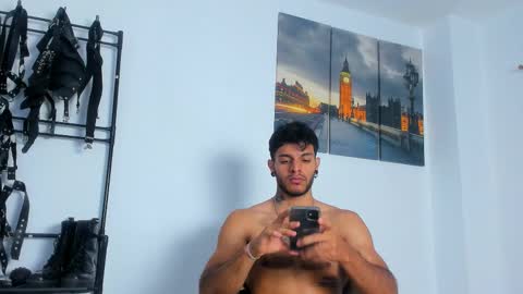 Snapshot of juanbladde chatting on October 29, 11:23 am Juan Esteban online show from October 29, 11:23 am