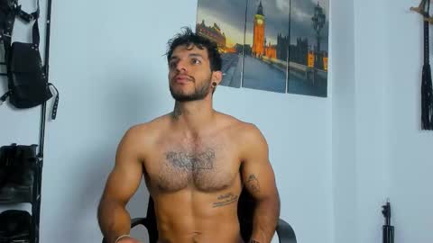 Snapshot of juanbladde chatting on November 16, 1:00 am Juan Esteban online show from November 16, 1:00 am