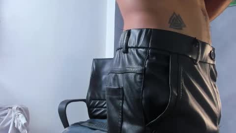 Snapshot of juanbladde chatting on February 1, 1:15 am Juan Esteban online show from February 1, 1:15 am