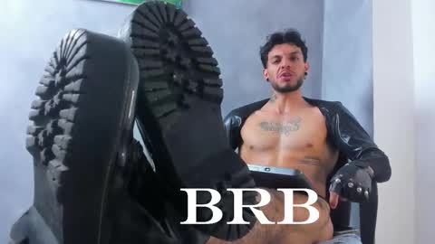 Snapshot of juanbladde chatting on February 25, 4:44 am Juan Esteban online show from February 25, 4:44 am