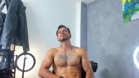 Snapshot of juanbladde chatting on March 14, 4:34 pm Juan Esteban online show from March 14, 4:34 pm