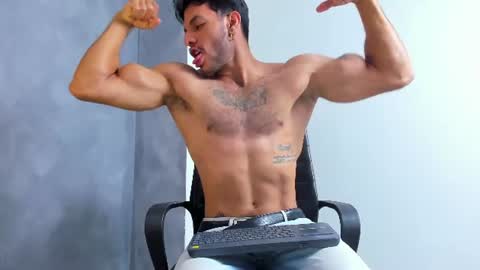 Juan Esteban online show from July 28, 2:13 pm