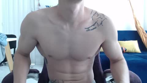 Snapshot of juanisimo_ chatting on January 21, 3:43 pm JUANISIMO online show from January 21, 3:43 pm