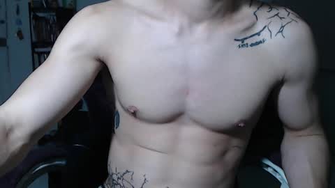 Snapshot of juanisimo_ chatting on February 6, 12:11 am JUANISIMO online show from February 6, 12:11 am