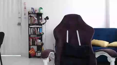 Snapshot of juanisimo_ chatting on February 10, 1:33 pm JUANISIMO online show from February 10, 1:33 pm