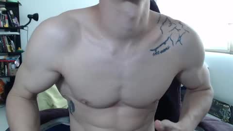 Snapshot of juanisimo_ chatting on March 1, 2:44 pm JUANISIMO online show from March 1, 2:44 pm