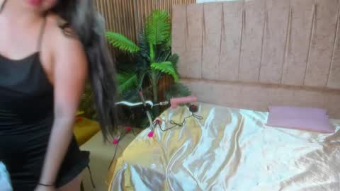 JUANITA online show from April 27, 11:41 am