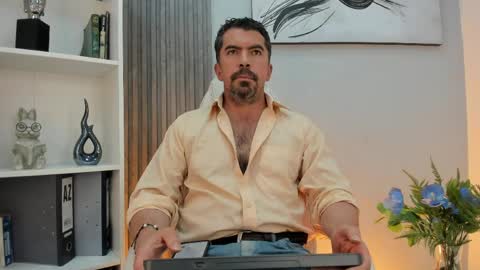 Juan k online show from June 3, 1:08 am