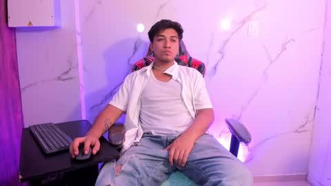 JUAN  online show from December 16, 5:23 am