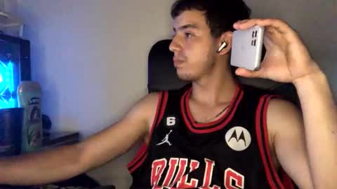 juannvalencia11 online show from April 21, 4:19 am