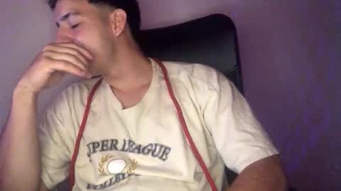 juannvalencia11 online show from April 25, 2:25 am
