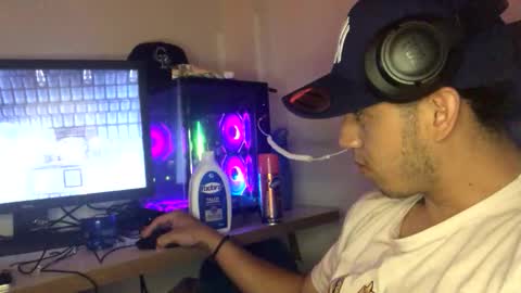 juannvalencia11 online show from May 13, 3:26 am