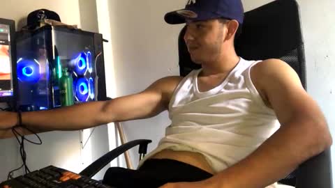 juannvalencia11 online show from May 14, 4:36 pm