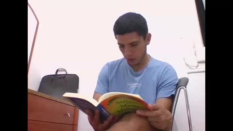 Snapshot of juanperez1999777 chatting on October 30, 10:32 pm juanperez1999777 online show from October 30, 10:32 pm