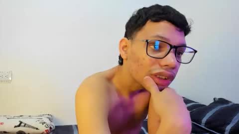 Snapshot of juansuarez204 chatting on October 13, 7:36 pm juansuarez204 online show from October 13, 7:36 pm