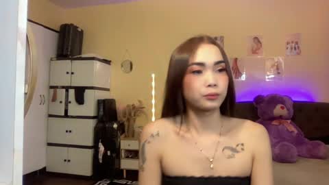 EloiseMoree online show from December 10, 6:11 am
