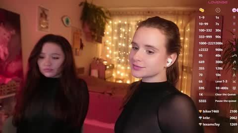 Snapshot of juelzfoxy chatting on December 19, 12:13 am Juelz  online show from December 19, 12:13 am