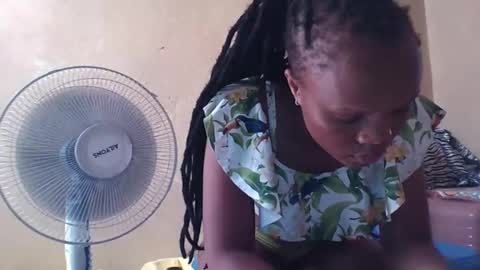 juice_petite3 online show from February 21, 1:00 pm