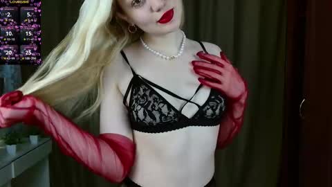 Snapshot of juicegirl340 chatting on September 24, 10:51 am Lola fav pattern 357595250 online show from September 24, 10:51 am