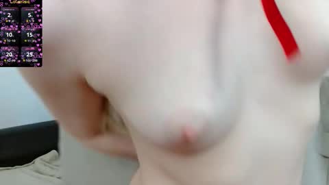 Snapshot of juicegirl340 chatting on December 4, 9:18 am Lola fav pattern 357595250 online show from December 4, 9:18 am