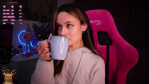 Snapshot of juicy___angel chatting on December 16, 6:49 pm Angelina online show from December 16, 6:49 pm