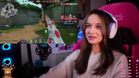 Snapshot of juicy___angel chatting on January 10, 6:49 pm Angelina online show from January 10, 6:49 pm