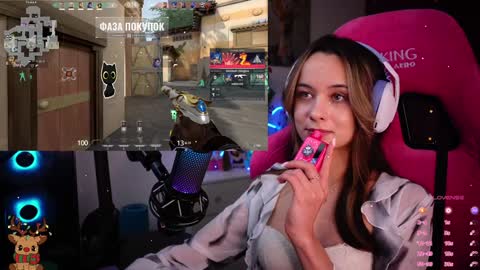 Snapshot of juicy___angel chatting on January 28, 10:45 pm Angelina online show from January 28, 10:45 pm