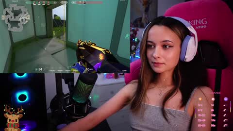 Snapshot of juicy___angel chatting on February 5, 12:31 am Angelina online show from February 5, 12:31 am