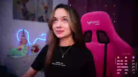 Snapshot of juicy___angel chatting on February 10, 8:31 pm Angelina online show from February 10, 8:31 pm