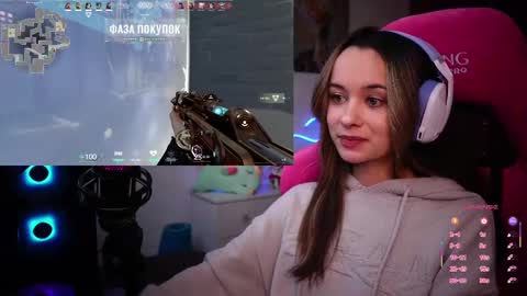 Snapshot of juicy___angel chatting on February 14, 8:15 pm Angelina online show from February 14, 8:15 pm