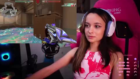 Snapshot of juicy___angel chatting on March 7, 12:04 am Angelina online show from March 7, 12:04 am