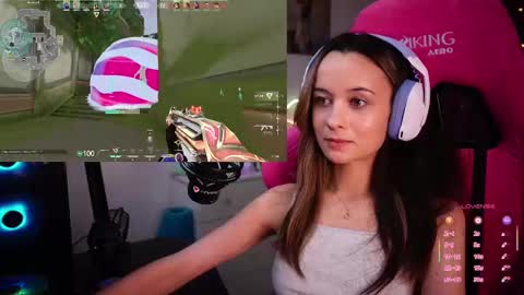 Snapshot of juicy___angel chatting on March 8, 2:23 am Angelina online show from March 8, 2:23 am