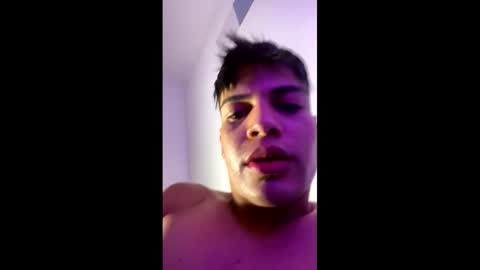 Snapshot of juicy_boy22 chatting on December 2, 7:14 am Miguel online show from December 2, 7:14 am