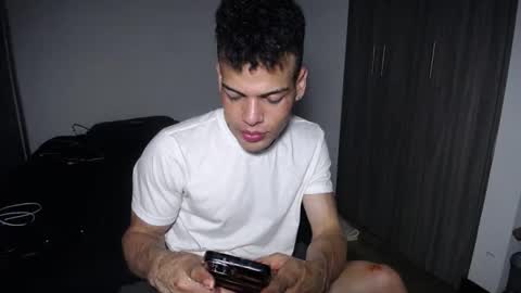 Snapshot of juicy_boy22 chatting on September 25, 2:37 am Miguel online show from September 25, 2:37 am