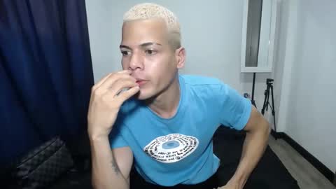 Snapshot of juicy_boy22 chatting on October 26, 9:31 pm Miguel online show from October 26, 9:31 pm